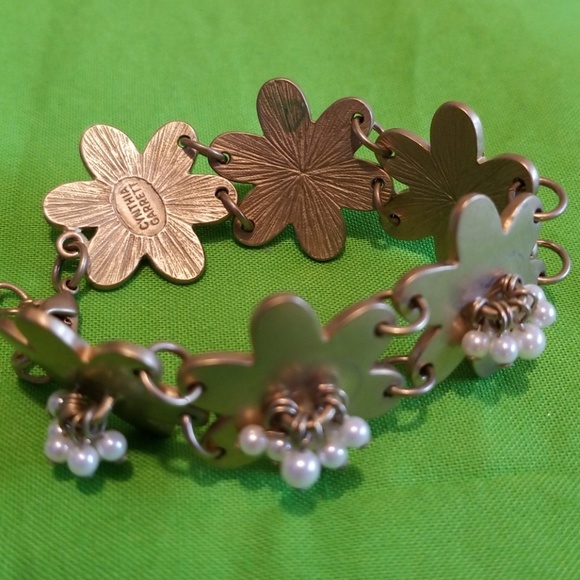 <CYNTHIA GARRETT> Daisy Faux Pearl Bracelet - Picture 4 of 8